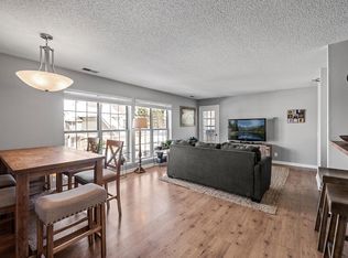6020 Chasewood Pkwy APT 203, Minnetonka, MN 55343