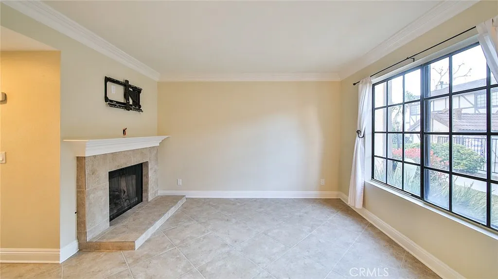 2 bed, 1.5 bath, 1134 sqft, $2,595 — Photo 2