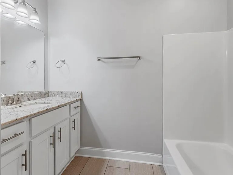 223 W Clarence St — Photo 14