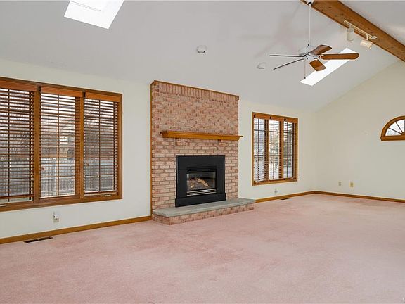 3rd image of 30 Falmouth Ln
