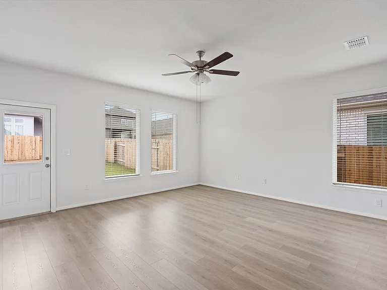 315 Diamondleaf Dr — Photo 9