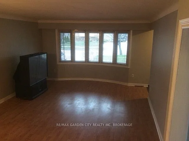 43 Dunvegan Rd #UPPER — Photo 5