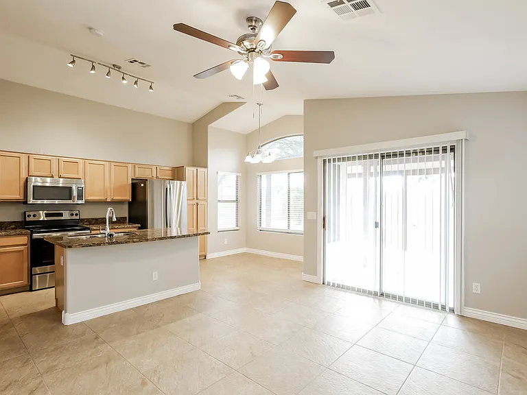1079 E Yuma Ave — Photo 7