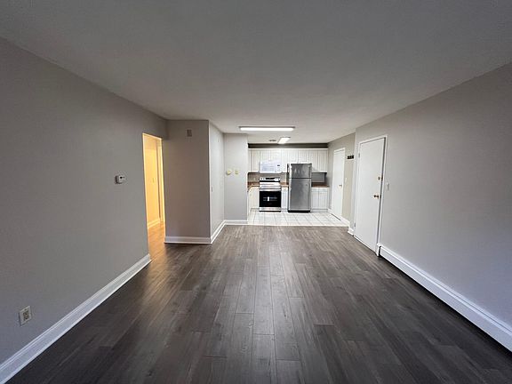 3rd image of 8 Riverside St APT 1-4