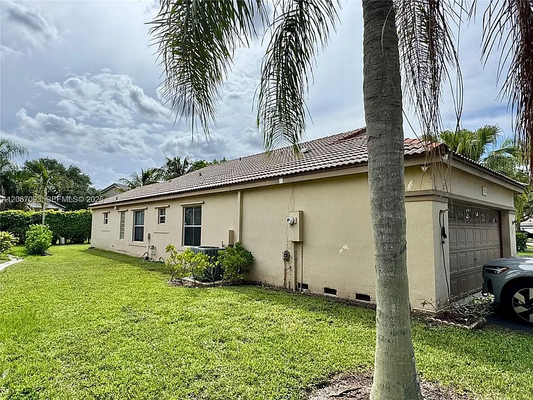 825 Falling Water Rd — Photo 23