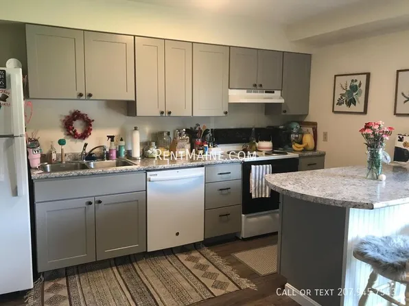 15 Burleigh Rd APT 3, Bangor, ME 04401