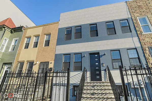 Rented by CORE | media 6