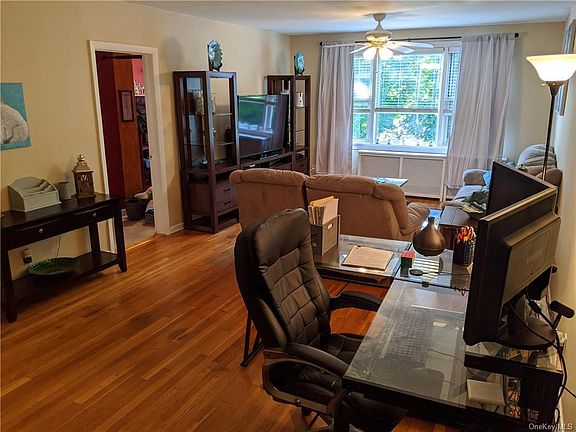 2nd image of 14 Soundview Ave Ste 4