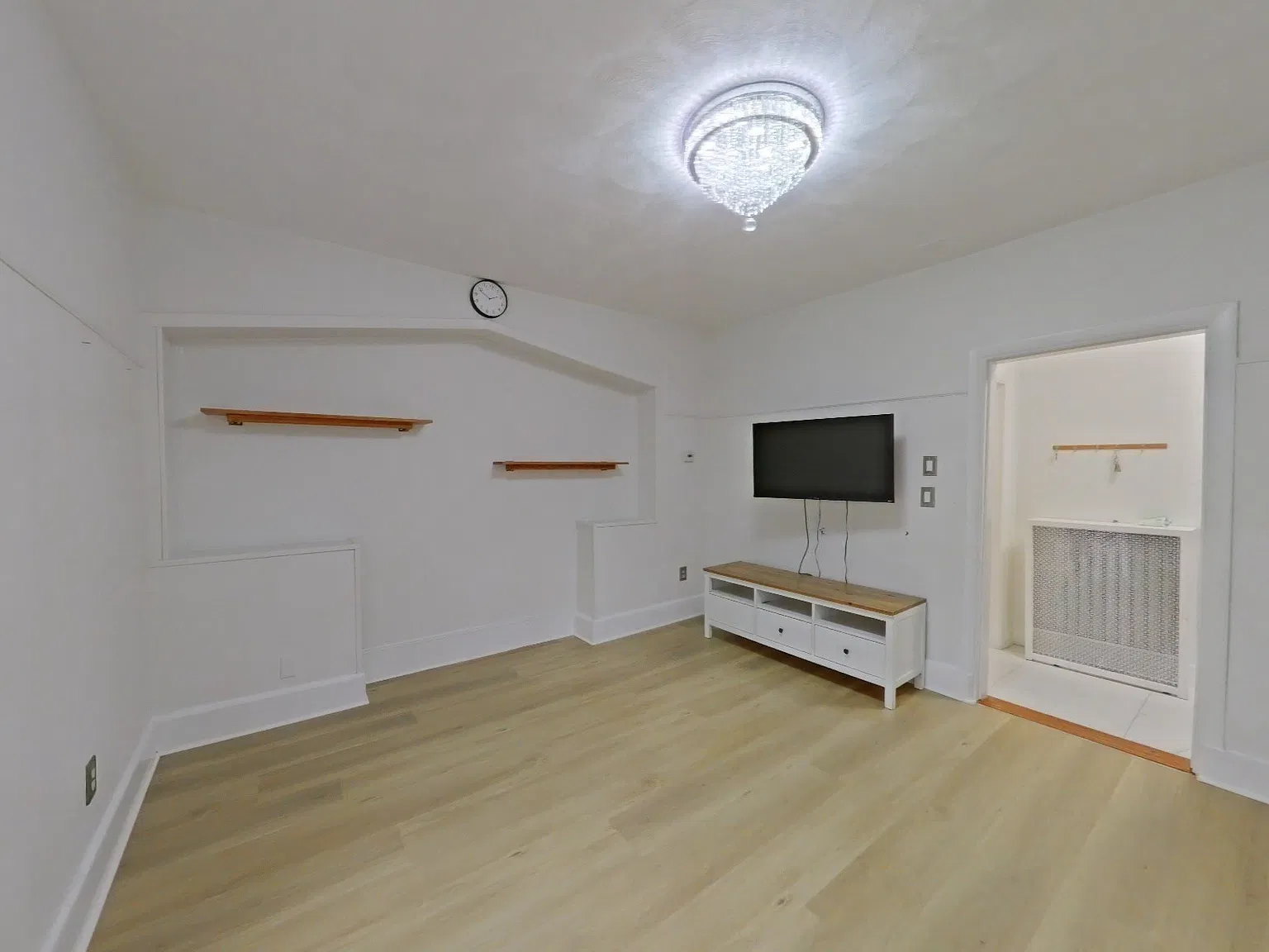 4 bed, 1.5 bath, 1724 sqft, $3,700 — Photo 3