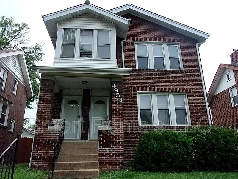 3 bed, 1.0 bath, 1200 sqft, $1,349 — Photo 2