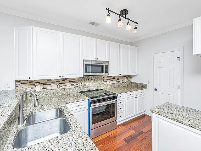 1476 Belcourt Ln — Photo 13