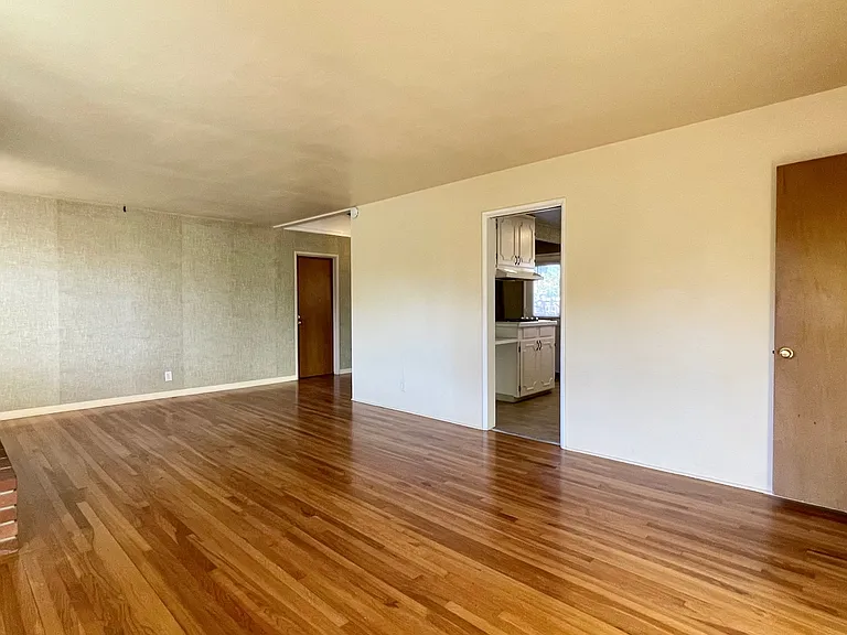 276 Daly Ave — Photo 4