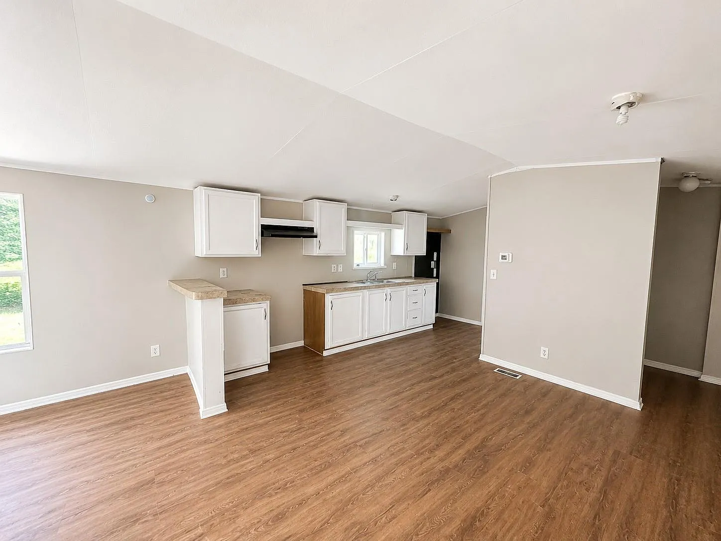 3 bed, 2.0 bath, $1,300 — Photo 3
