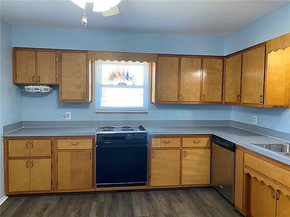 4th image of 2352 Fisher Ave