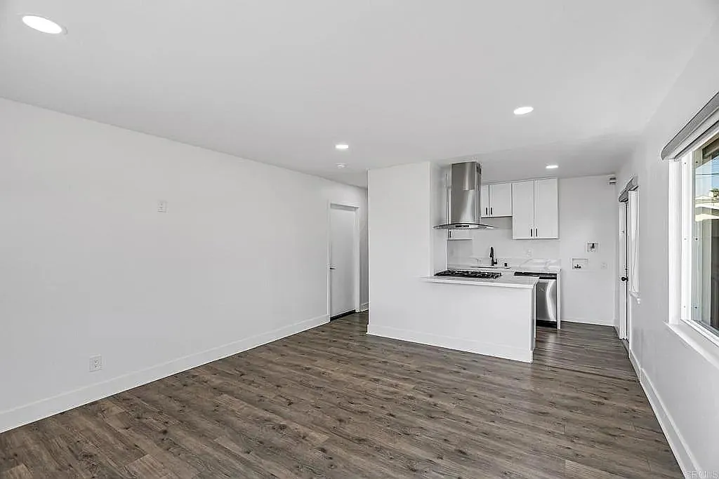 2 bed, 768 sqft, $3,050 — Photo 1
