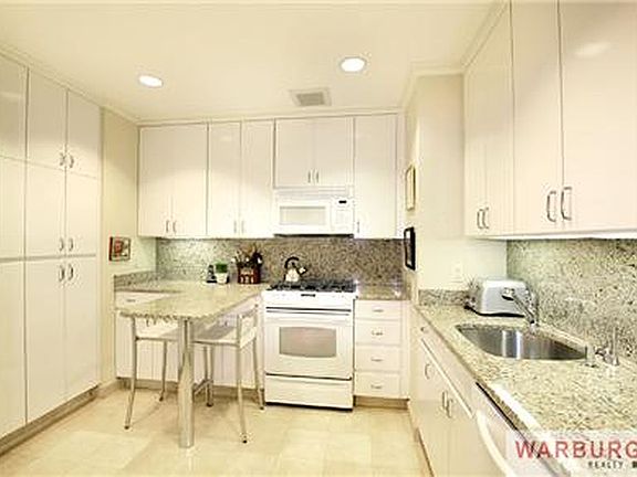 5th image of 343 E 74th St #Penthouse 3a
