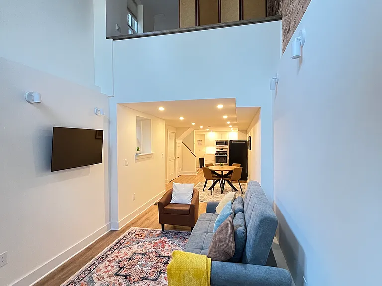 3323 18th St NW #B — Photo 3