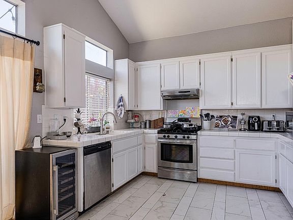 5th image of 689 Powderhorn Avenue