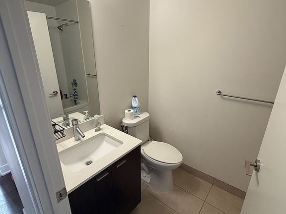 5th image of 30 Roehampton Ave #2902