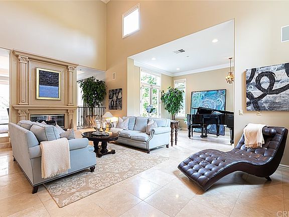 3rd image of 3679 Benedict Canyon Ln