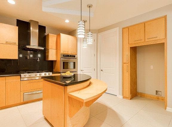 4th image of 212 E Auburn Ave