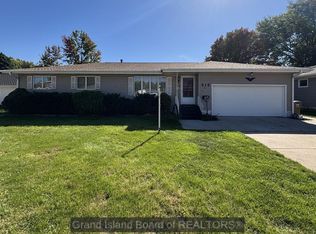 915 E Phoenix Ave, Grand Island, NE 68801