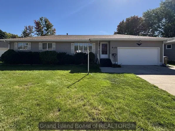 915 E Phoenix Ave, Grand Island, NE 68801