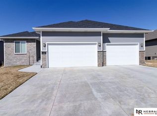 1131 N 99th St, Lincoln, NE 68527