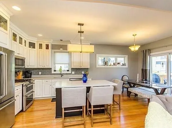 176 Charles St, Waltham, MA 02453