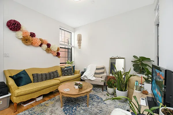 Rented by Bold New York | media 12