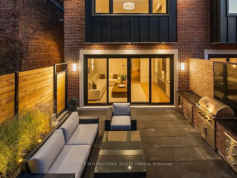 734 Avenue Rd — Photo 40