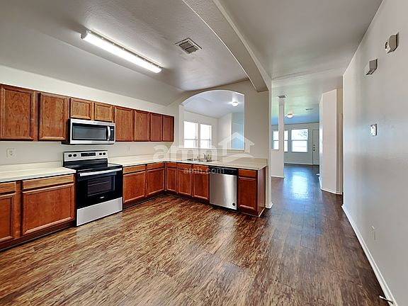 3rd image of 742 Mission Ln