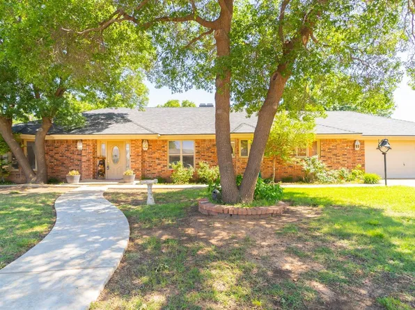 1112 15th St, Shallowater, TX 79363