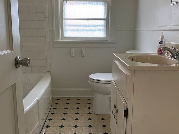4th image of 559 Emerson Dr