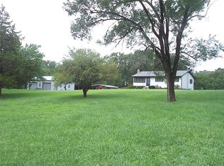 2215 N Service Rd W, Saint Clair, MO 63077