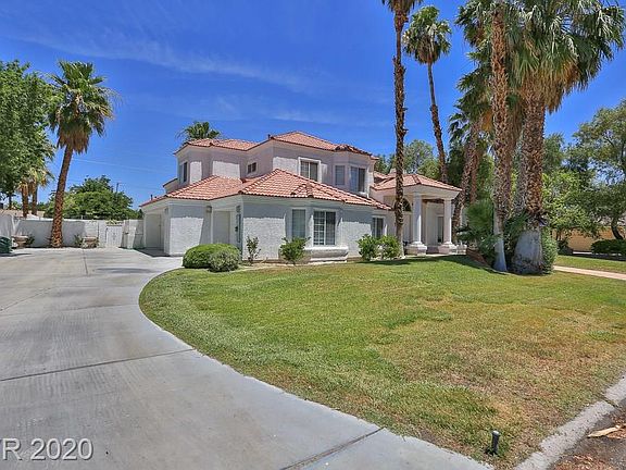 3rd image of 2304 Wimbledon Dr
