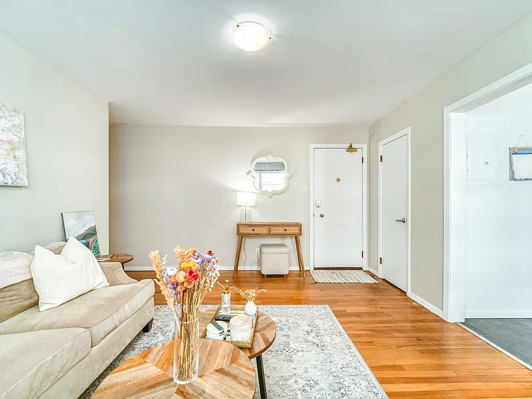 1066 Tower Rd — Photo 33
