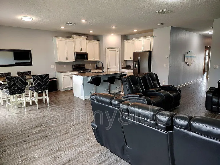 1047 Oak Bluff Dr — Photo 6