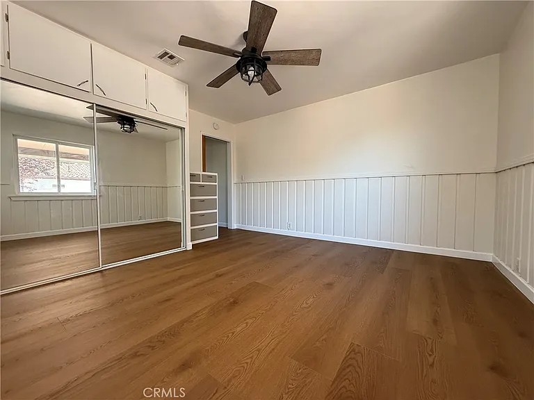 5055 Lincoln — Photo 8