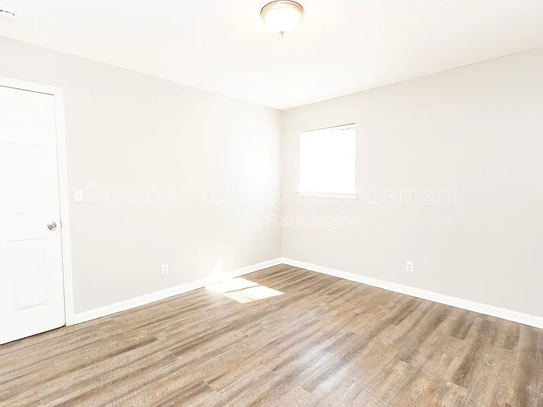 901 Forest Dale Ln #B — Photo 10
