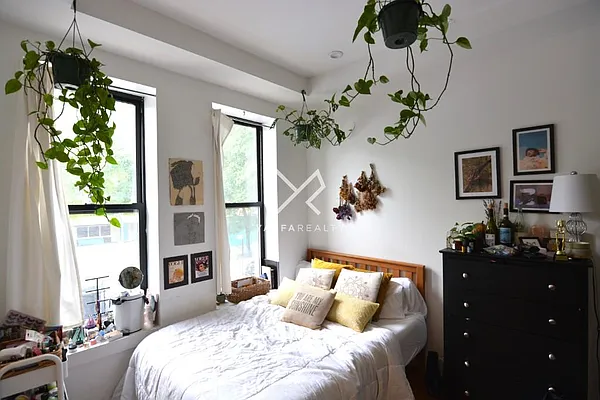 Rented by Yaffa Realty LLC | media 9