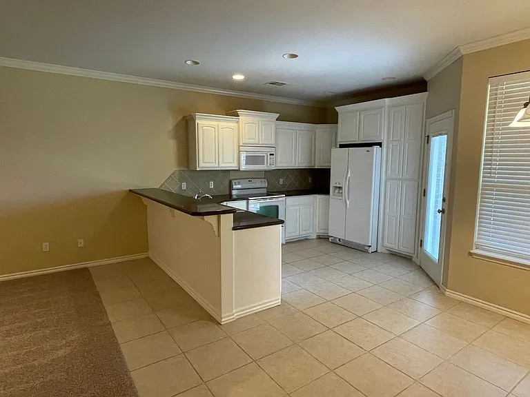 11311 NW 121st Pl — Photo 5