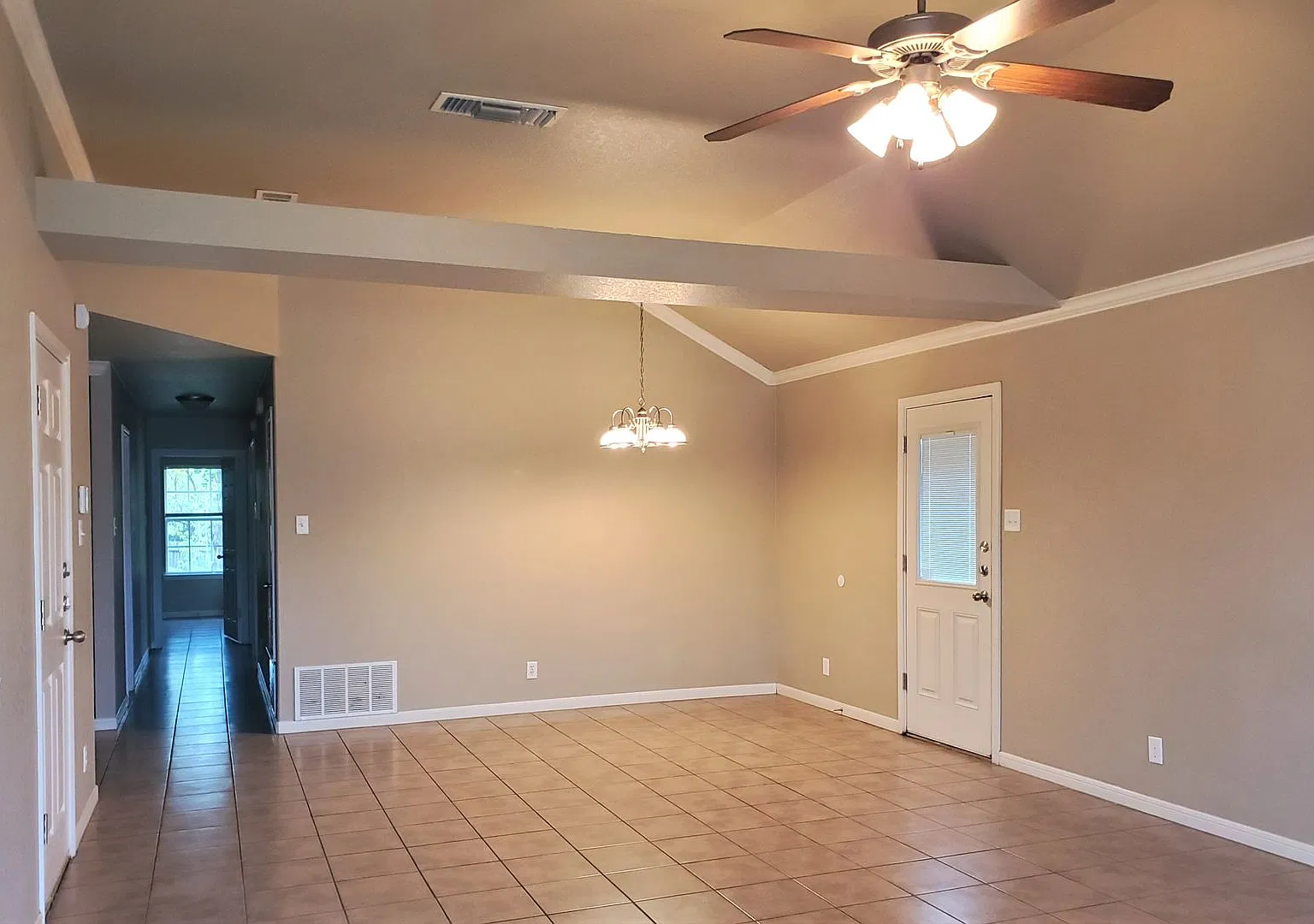 1302 Powder River Dr — Photo 4