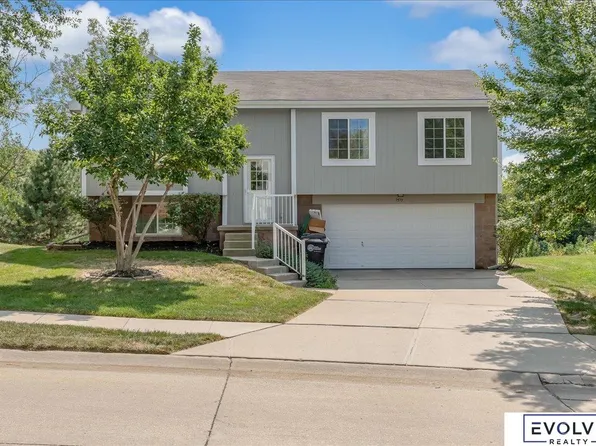 7571 Bondesson St, Omaha, NE 68122