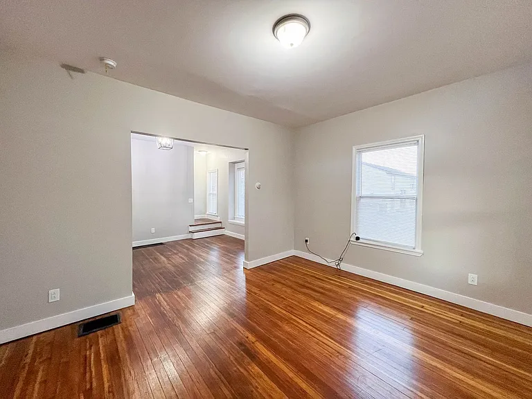 154-156 Leighton Ave — Photo 18
