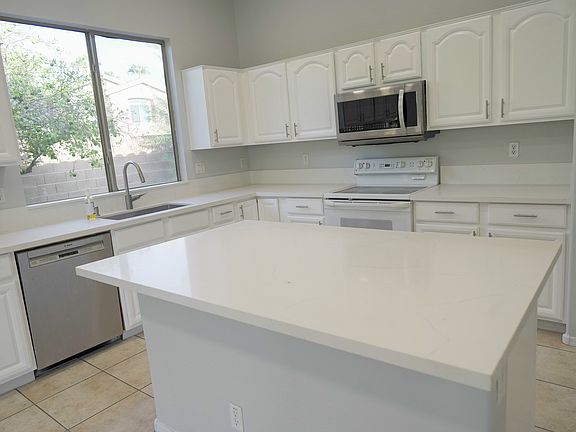 5th image of 383 W Jade Ct
