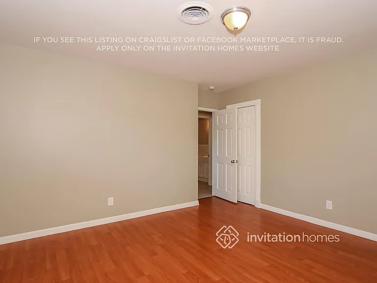 458 NE 38th St — Photo 12