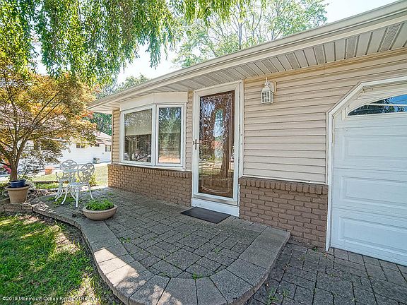 3rd image of 15 Mount Nebo Ln