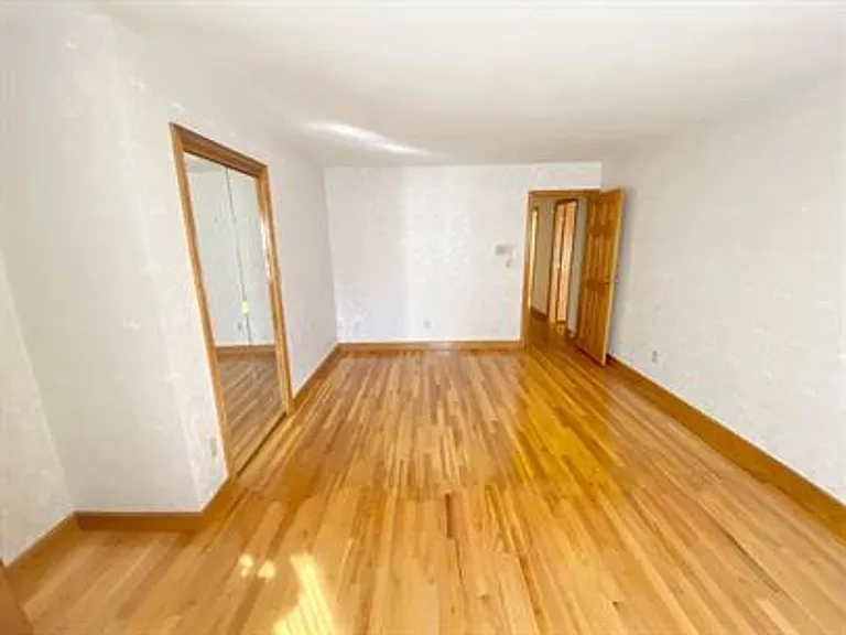 8 Greenwood Ave — Photo 13