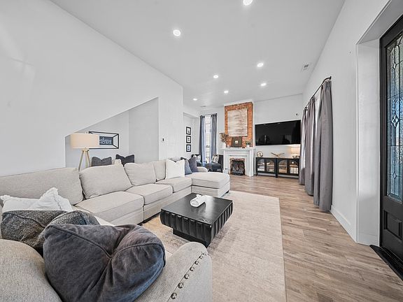 4th image of 329 Riverside Dr